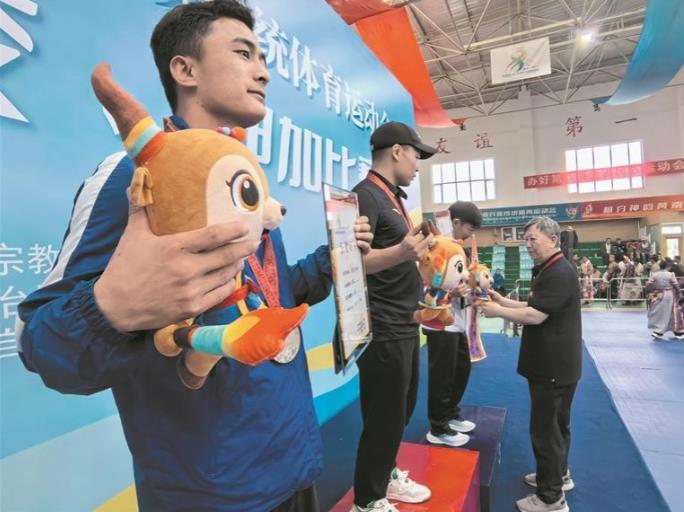 青海省第八屆少數民族傳統體育運動會民族式摔跤項目比賽圓滿收官