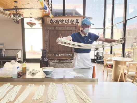 【來自一線的經濟觀察】從餐桌窗口到產業橋梁的多維轉變 “三店合一”如何重新定義一碗青海拉面