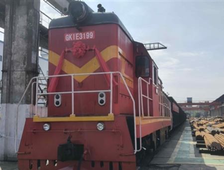 西寧市城北區助力西寧特鋼1800噸鋼材專列發運