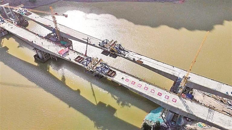 創(chuàng)三項之最 乙賽黃河特大橋右幅合龍