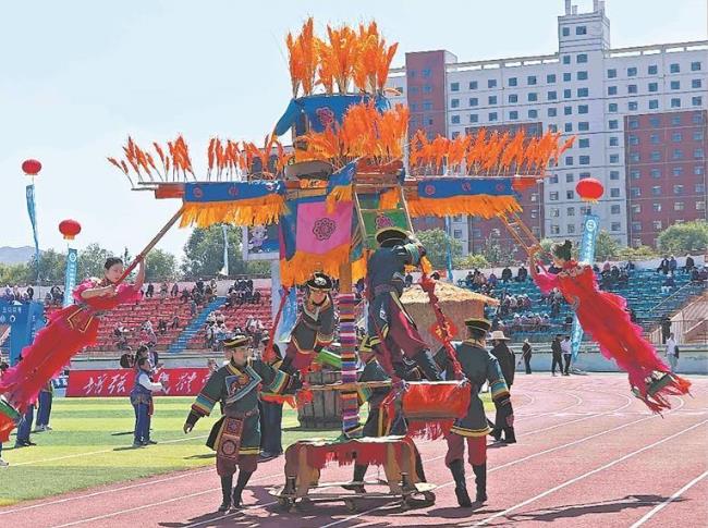 高原足球與麥場車輪共慶豐收——2025年青海省慶祝中國農民豐收節主場活動暨第二屆“大美青海·高原足球”超級聯賽閉幕式見聞