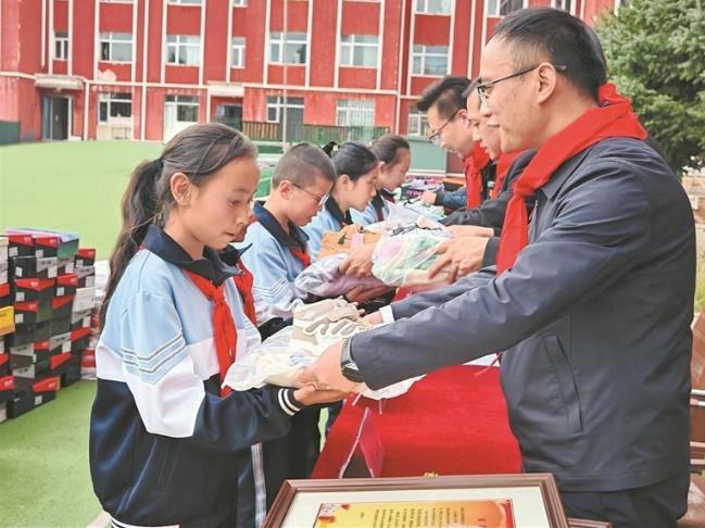 愛心助學情暖大山深處