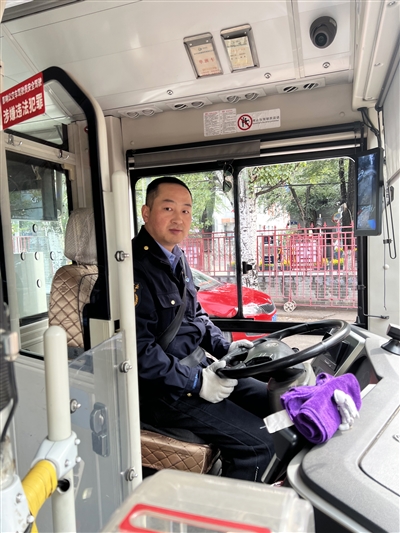 【國慶我在崗】連續7個國慶節,公交車駕駛員趙亮的堅守