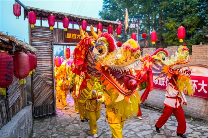 青海西寧市:中秋民俗文化節在慕容古寨舉行