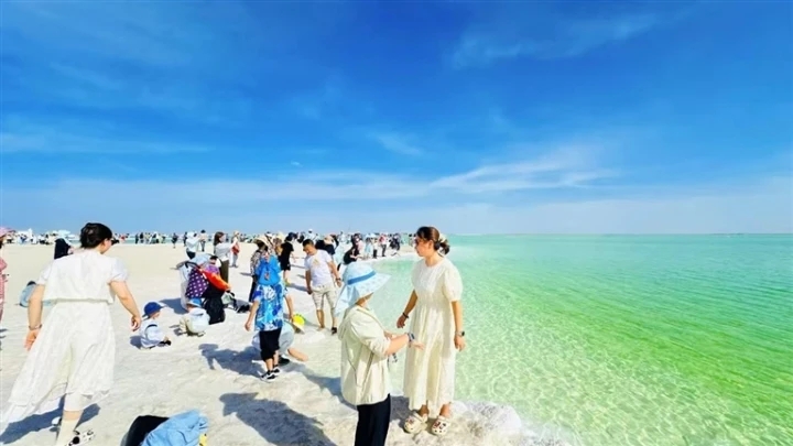 國慶中秋假期格爾木市接待游客超11.6萬人次 同比增長36.41%