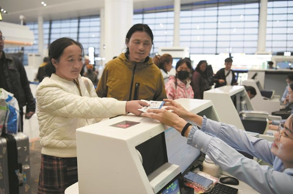 青海果洛州組團式就業人員飛赴長三角地區就業