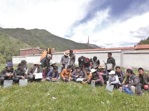 青海黃南州和日村:刻刀雕出幸福路