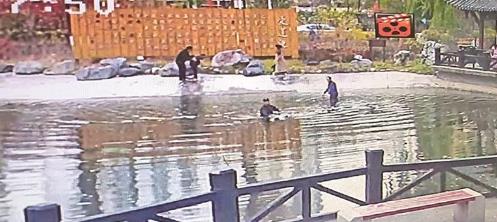 兩少年落水 58歲保安與4名市民生死營救