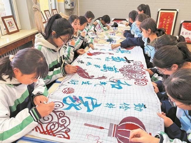 【四中全會精神在基層】看校園“智”變 育少年“志”揚