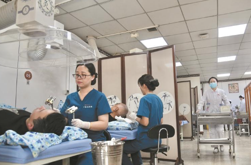 健康入冬,中醫藥養生受市民“追捧”