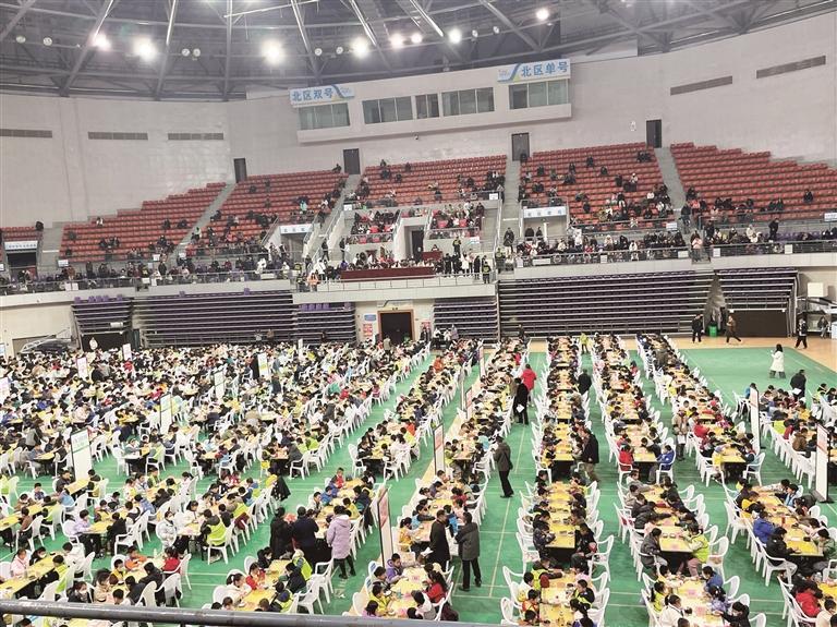 青海省青少年圍棋定段升段賽激戰(zhàn)正酣 1300名小棋手同場(chǎng)對(duì)弈拼棋藝