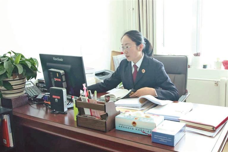 草原上有一抹檢察藍——記全國模范檢察官王小婷